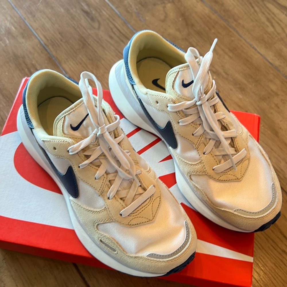 Nike phoenix waffle